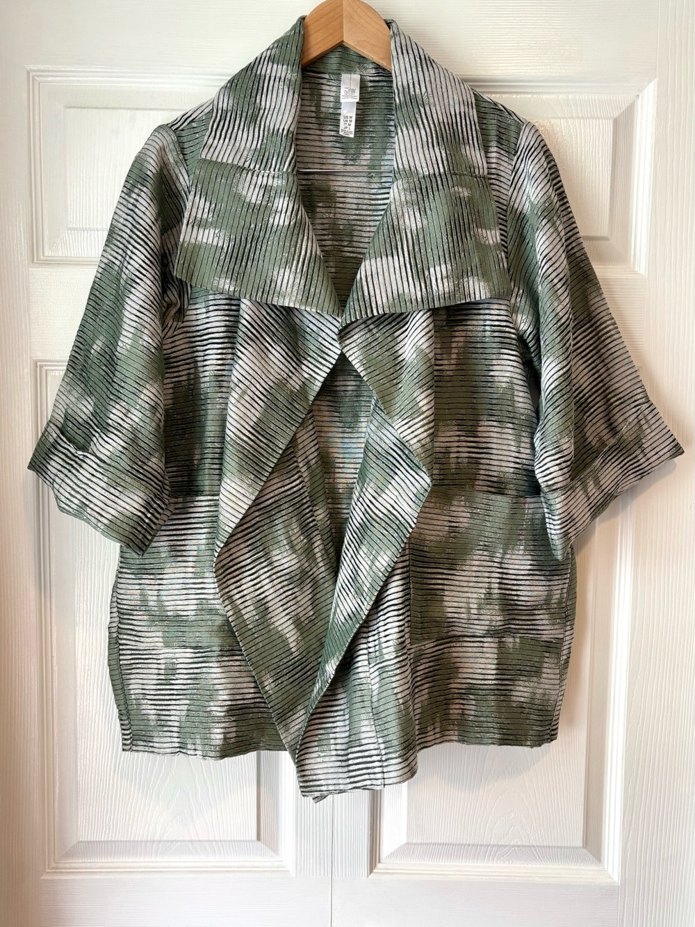 Marla Wynne Lightweight Open Front Jacket in Olive & Silver